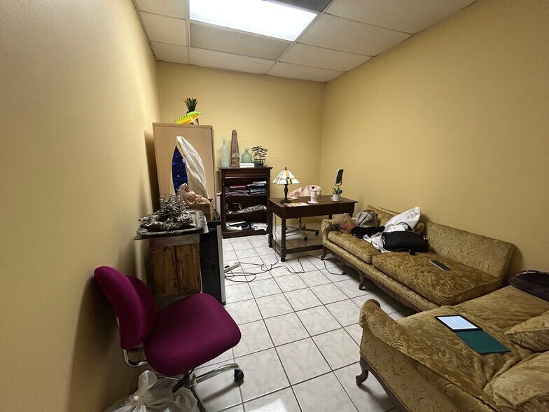 More Photos Of 3226-3230 W Kennedy Blvd, Tampa Storefront Retail Office For Sale