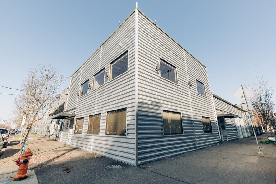 More Photos Of 1001 SE Division St, Portland General Retail For Sale