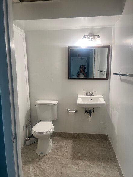 More Photos Of 10001 Lewis Dr, Damascus Warehouse For Sale