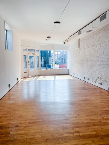 More Photos Of 1008 Lee St, Covington Storefront Retail Residential For Lease