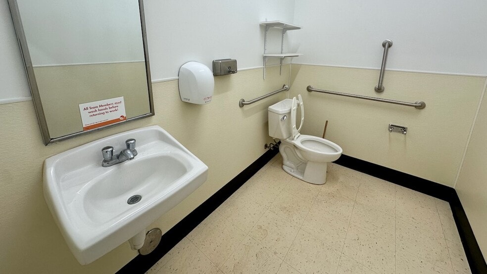 More Photos Of 3365 E Millwood Ln, Hernando Freestanding For Sale