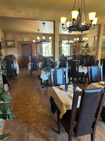 More Photos Of 7000 W Okanogan Pl, Kennewick Restaurant For Sale