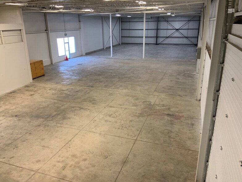 More Photos Of 301 Croft Dr, Windsor Distribution For Sale