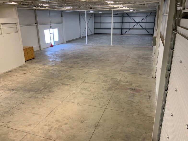 More Photos Of 301 Croft Dr, Windsor Distribution For Lease