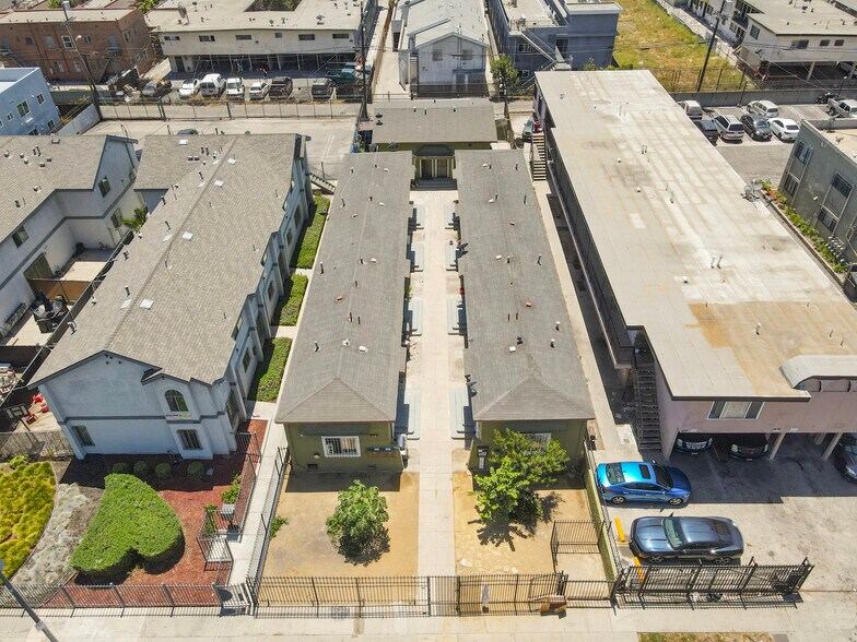 More Photos Of 606 W 81st St, Los Angeles Apartments For Sale