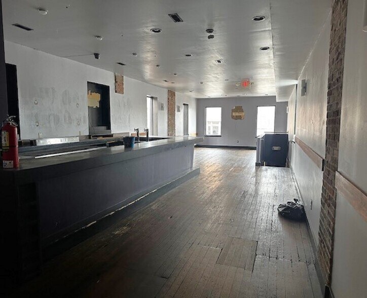 More Photos Of 7 S High St, Belleville General Retail For Sale