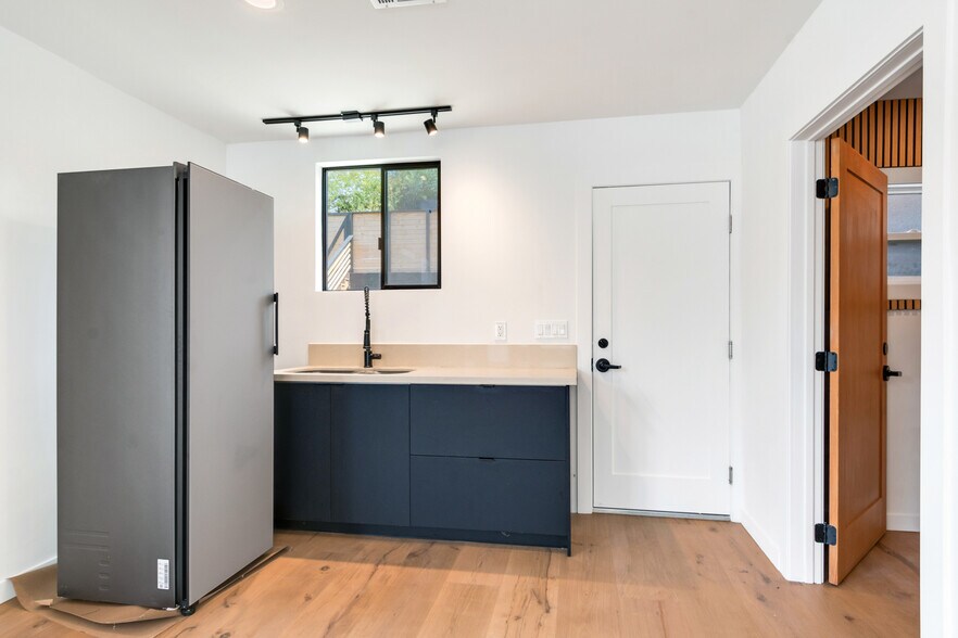 More Photos Of 768 N Avenue 50, Los Angeles Storefront Retail Office For Sale