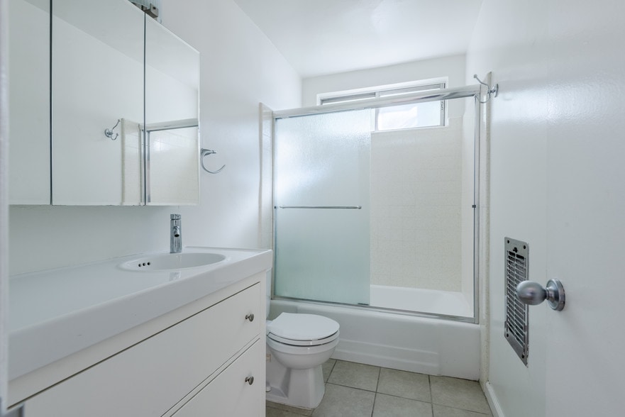 More Photos Of 1214 N Clark St, West Hollywood Apartments For Sale