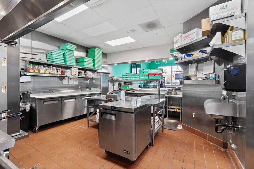 More Photos Of 7451 Edinger Ave, Huntington Beach Apartments For Lease