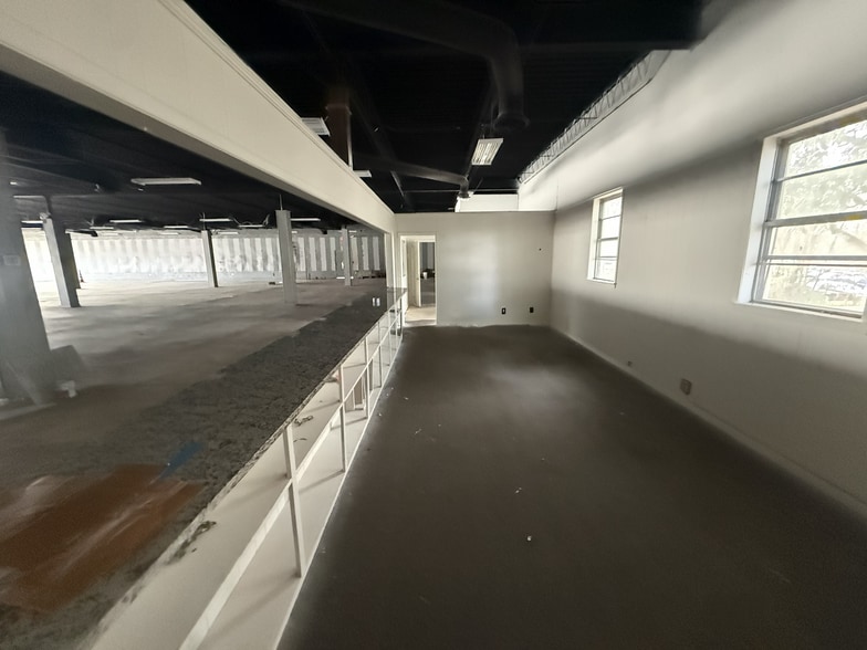 More Photos Of 3376 S Cobb Dr SE, Smyrna Freestanding For Sale