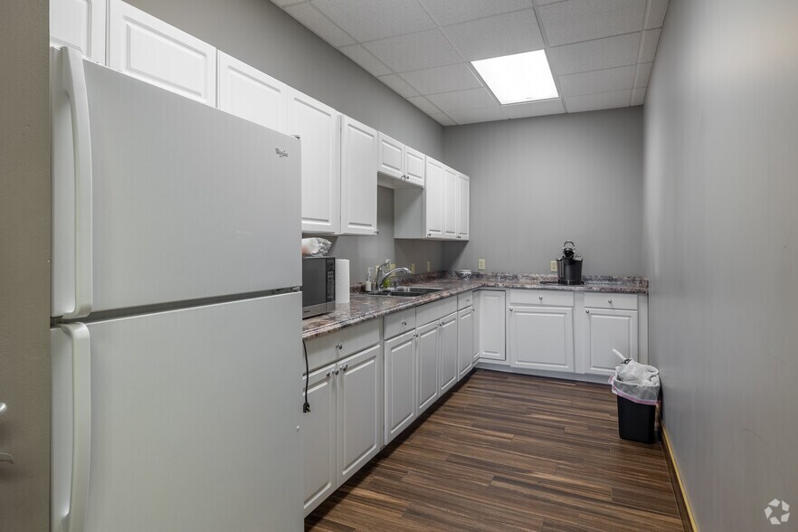 More Photos Of 85 Executive Pky, Hudson Unknown For Lease