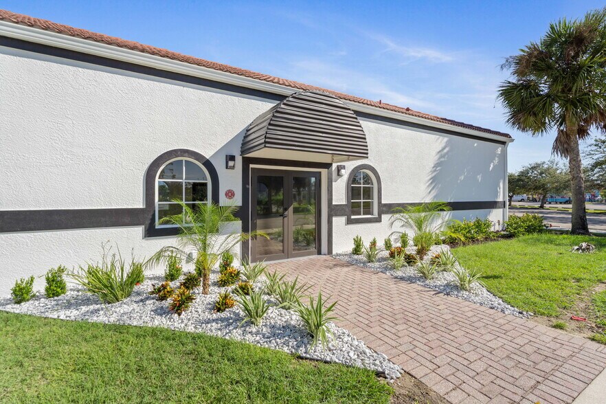 More Photos Of 1120 Village Lakes Blvd, Lehigh Acres Golf Course Driving Range For Lease