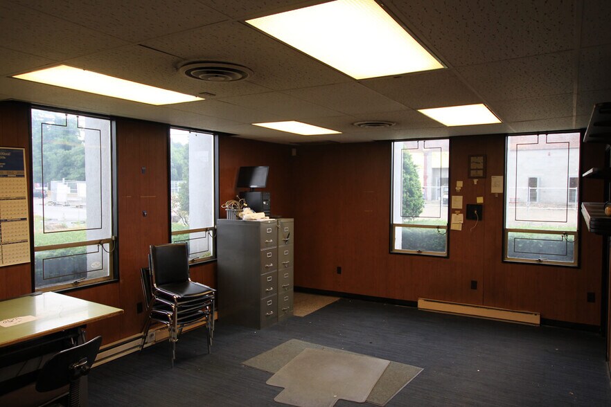 More Photos Of 33 Pullman St, Worcester Manufacturing For Lease