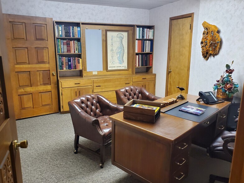 More Photos Of 1010 S Sunset Ave, Roswell Medical For Sale