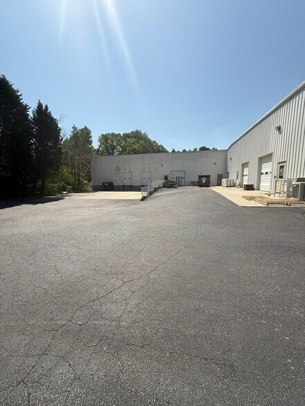 More Photos Of 144 Talbert Pointe Dr, Mooresville Light Distribution For Lease