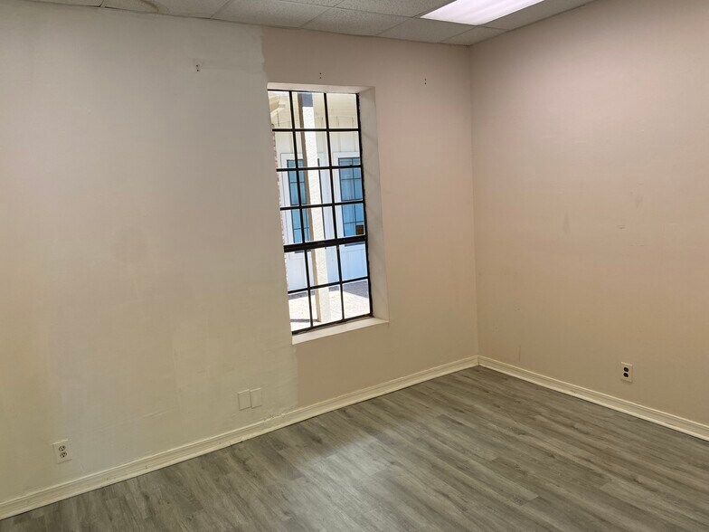 More Photos Of 2301 Midwestern Pky, Wichita Falls Unknown For Lease