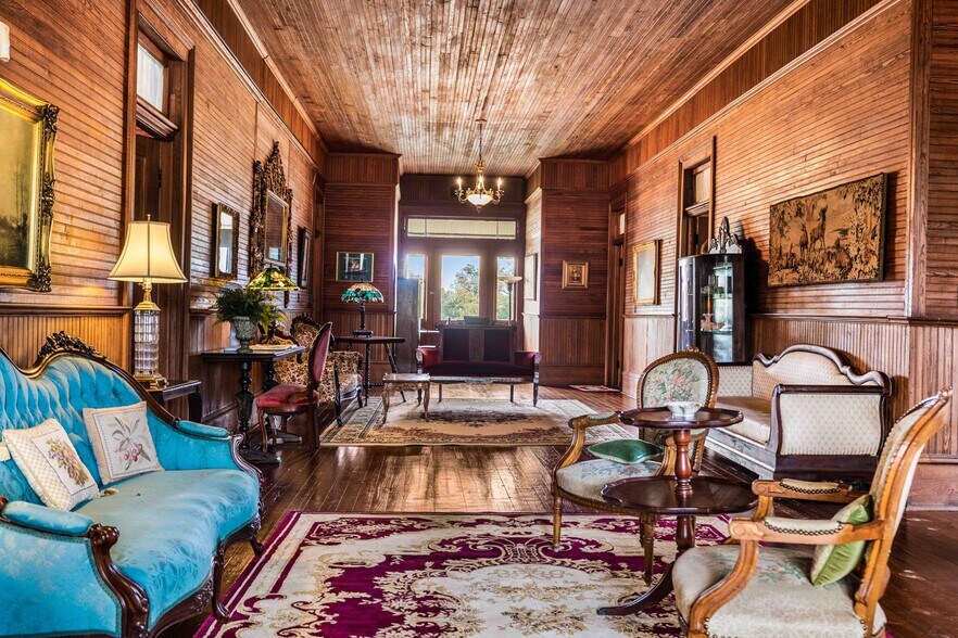 More Photos Of 323 N Main St, Swainsboro Restaurant For Sale