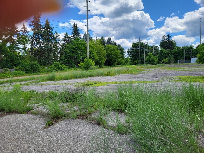 More Photos Of 9405 Dixie Hwy, Village of Clarkston General Retail For Sale