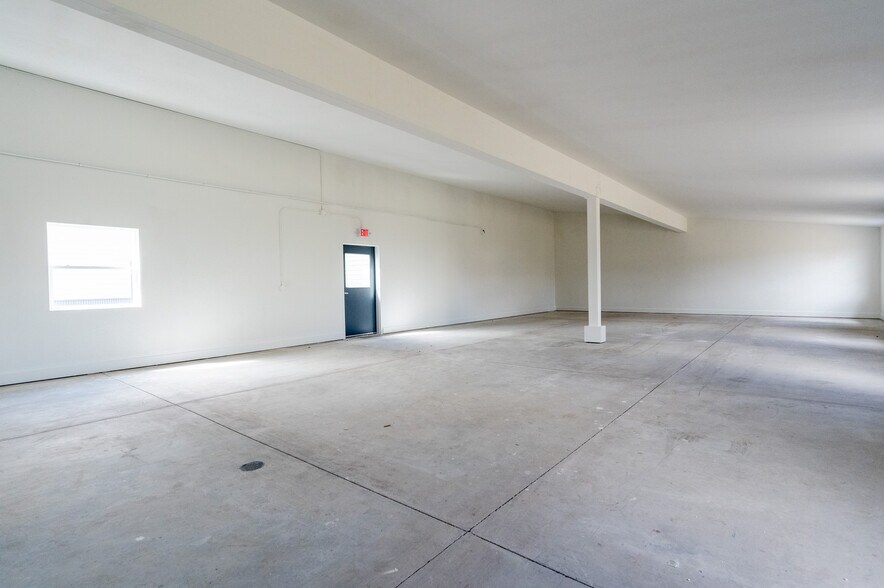 More Photos Of 255 Garden Dr, Bozeman Flex For Lease
