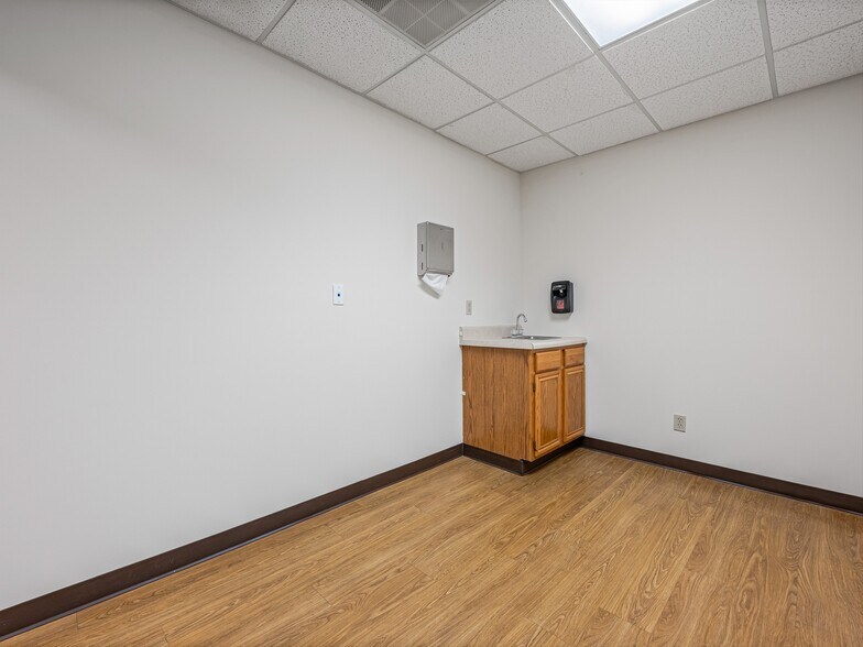 More Photos Of 6 Brooklet St, Asheville Medical For Sale