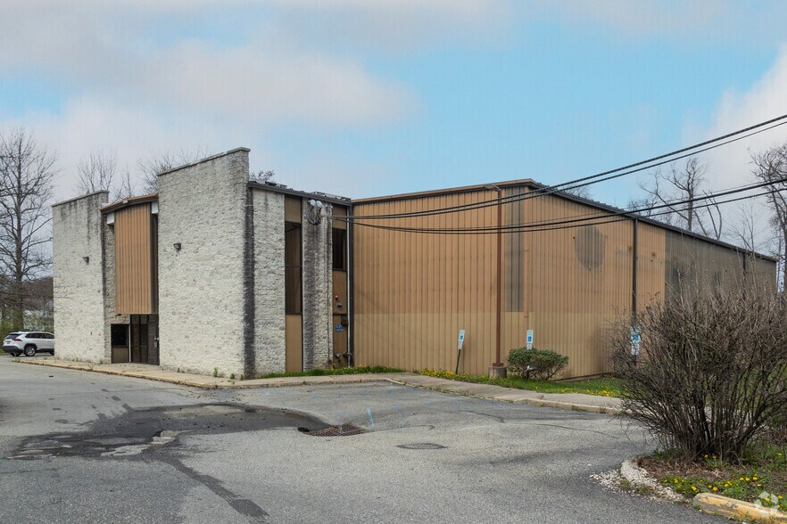 More Photos Of 450 State Route 34, Old Bridge Light Distribution For Sale