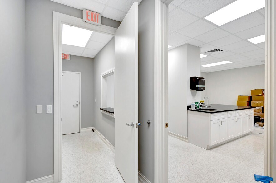 More Photos Of 2141 S Alternate A1A Hwy, Jupiter Medical For Sale