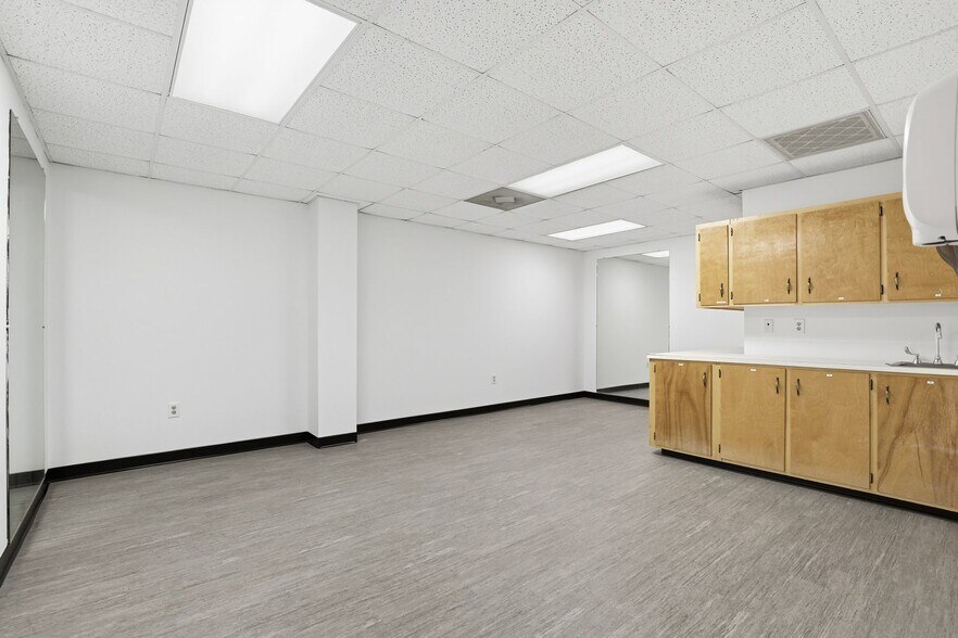 More Photos Of 744 Hartness Rd, Statesville Medical For Sale