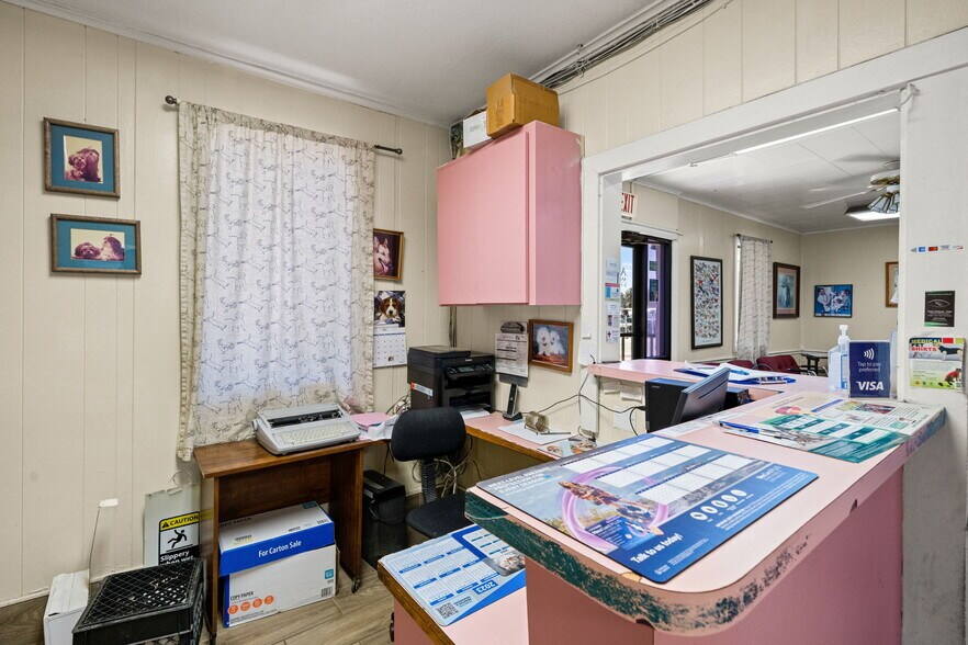 More Photos Of 6603 N Florida Ave, Tampa Veterinarian Kennel For Lease
