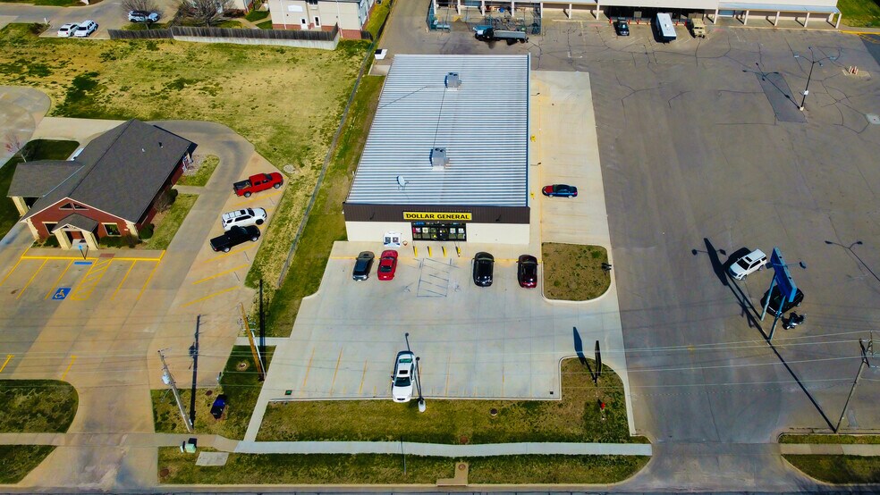 More Photos Of 1612 N Ohio St, Augusta Freestanding For Sale