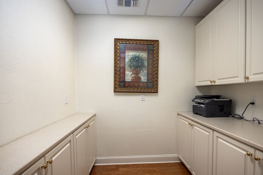 More Photos Of 2750 NW 43rd St, Gainesville Office For Lease