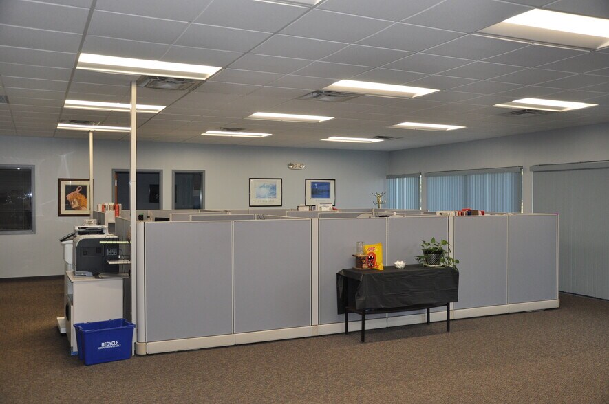 More Photos Of 2 Townline Cir, Rochester Showroom For Lease
