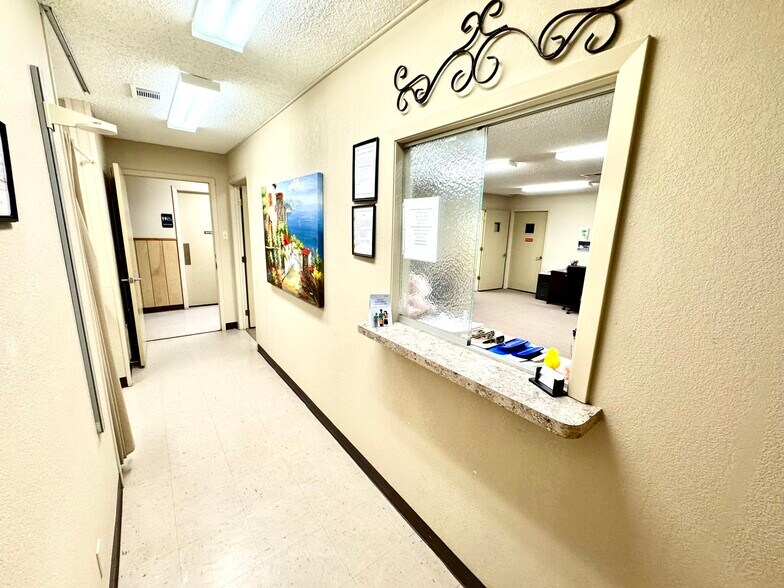 More Photos Of 101 Anthony Dr, Teague Medical For Sale