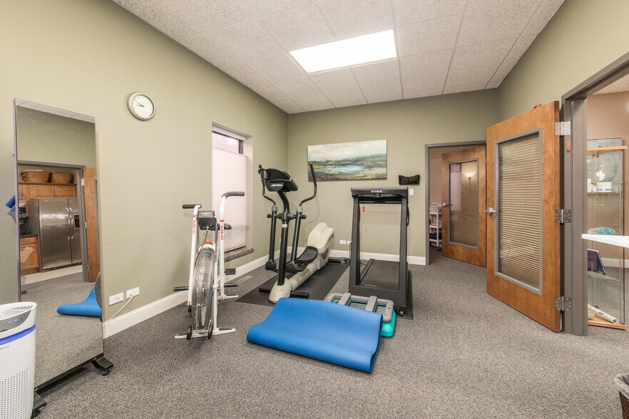 More Photos Of 828-828 Busse Hwy, Park Ridge Office For Sale
