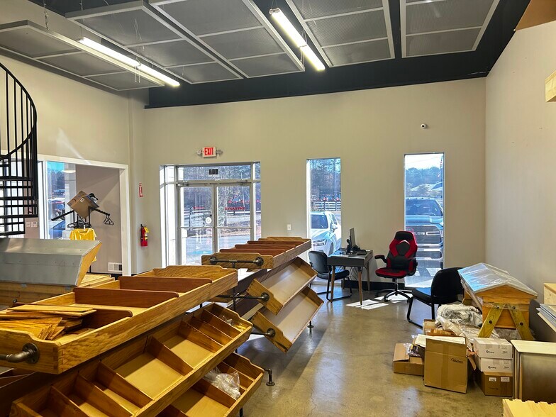 More Photos Of 5695 Hwy 400, Cumming Freestanding For Sale