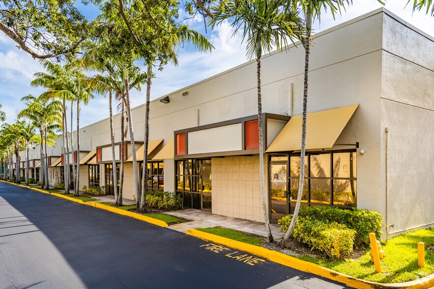 More Photos Of 4101 Ravenswood Rd, Dania Beach Office For Lease