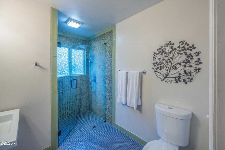 More Photos Of 4925 NW Woody Way, Newport Specialty For Sale