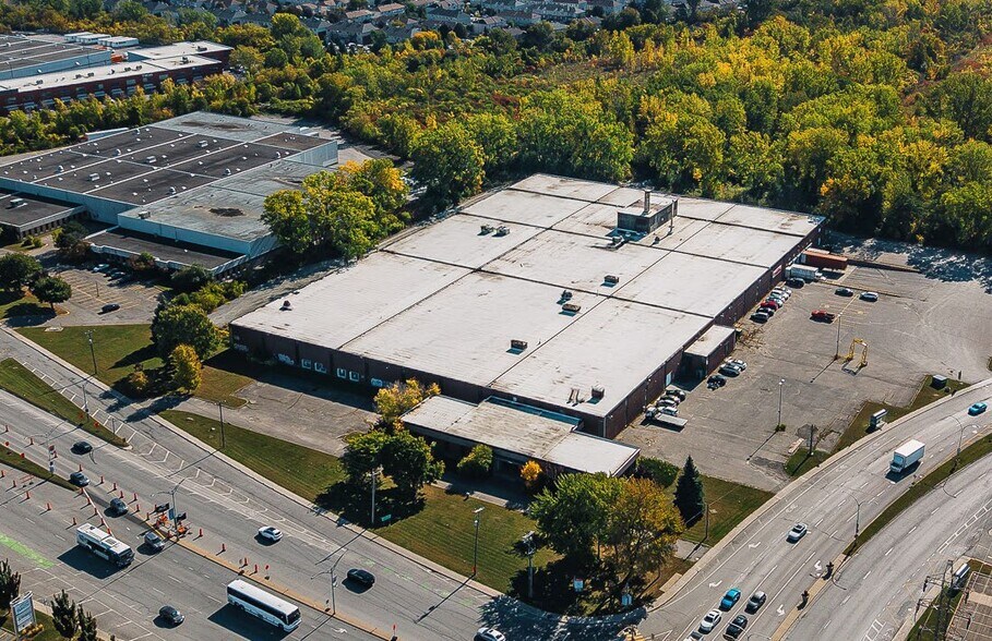 More Photos Of 1000 Boul Saint-Martin O, Laval Warehouse For Lease