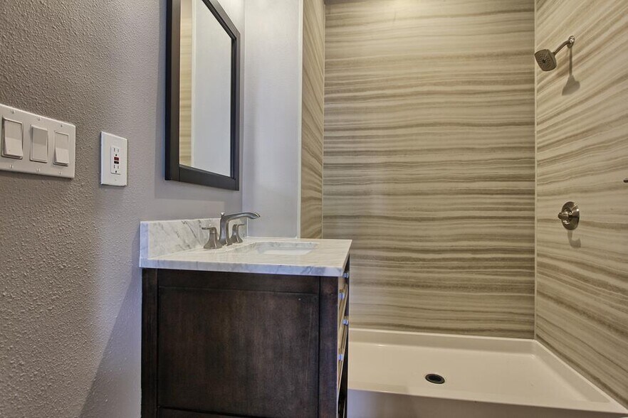 More Photos Of 215 NE 30th Ave, Portland Multifamily For Sale