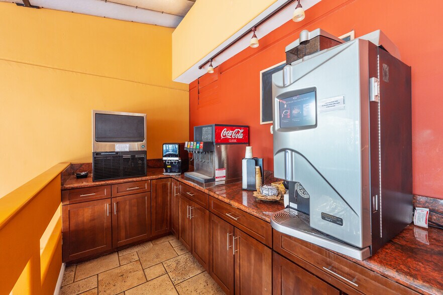 More Photos Of 1415 N Cahuenga Blvd, Los Angeles Loft Creative Space For Sale