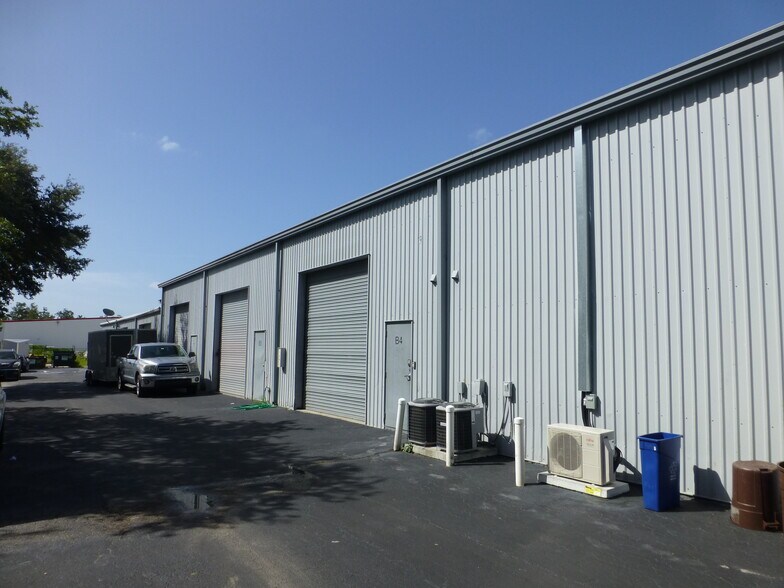 More Photos Of 4584 Enterprise Ave, Naples Manufacturing For Lease