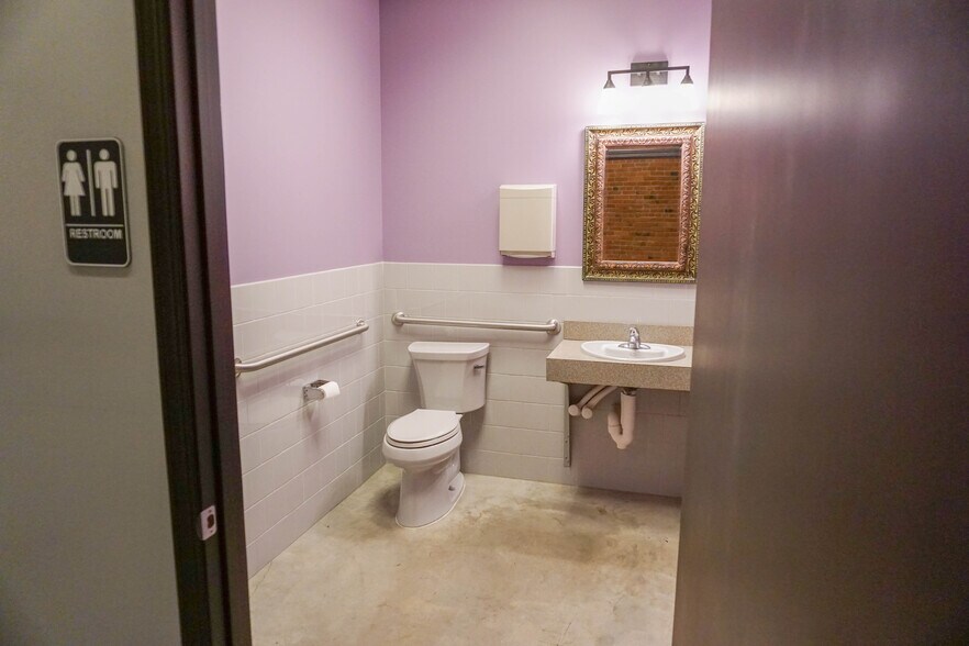 More Photos Of 535 W Douglas Ave, Wichita Storefront Retail Office For Lease