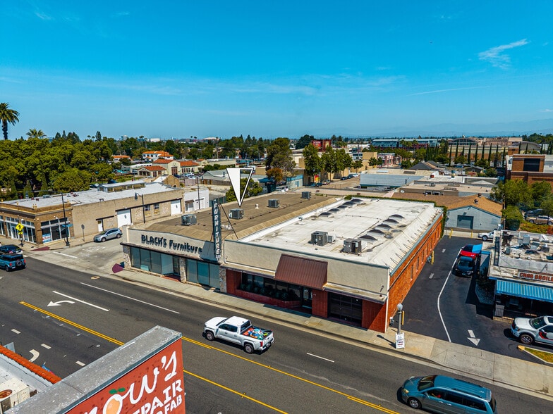 More Photos Of 321 W Chapman Ave, Orange Office For Lease