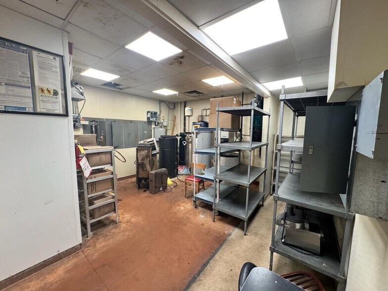 More Photos Of 408 Market Square Dr, Maysville Restaurant For Sale