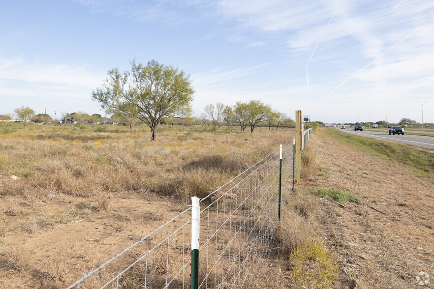More Photos Of 19260 McDonald St, Lytle Land For Sale