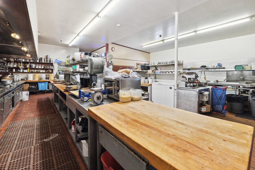 More Photos Of 13300 Big Basin Way, Boulder Creek Restaurant For Sale