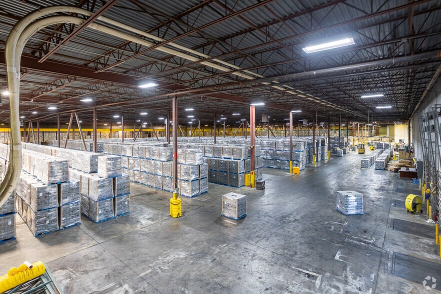 More Photos Of 10600 Corporate Dr, Stafford Warehouse For Lease