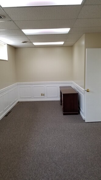 More Photos Of 2701-2709 Washington ave, Evansville Office For Sale
