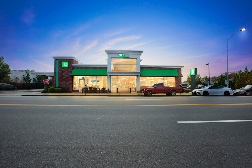 More Photos Of 290-296 Merrick Rd, Rockville Centre Bank For Sale