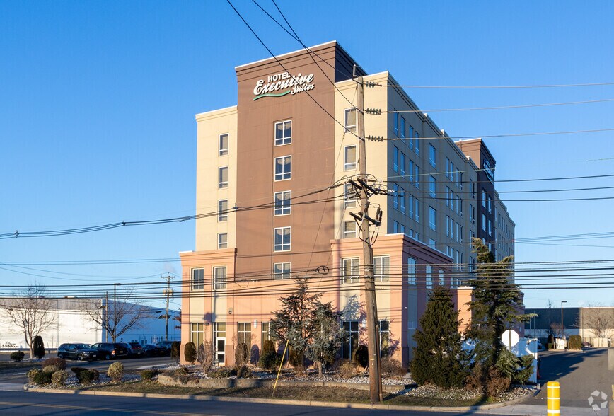 More Photos Of 30 Minue St, Carteret Hotel For Lease