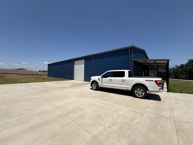 Primary Photo Of 11515 Maui Ln, Edmond Warehouse For Lease